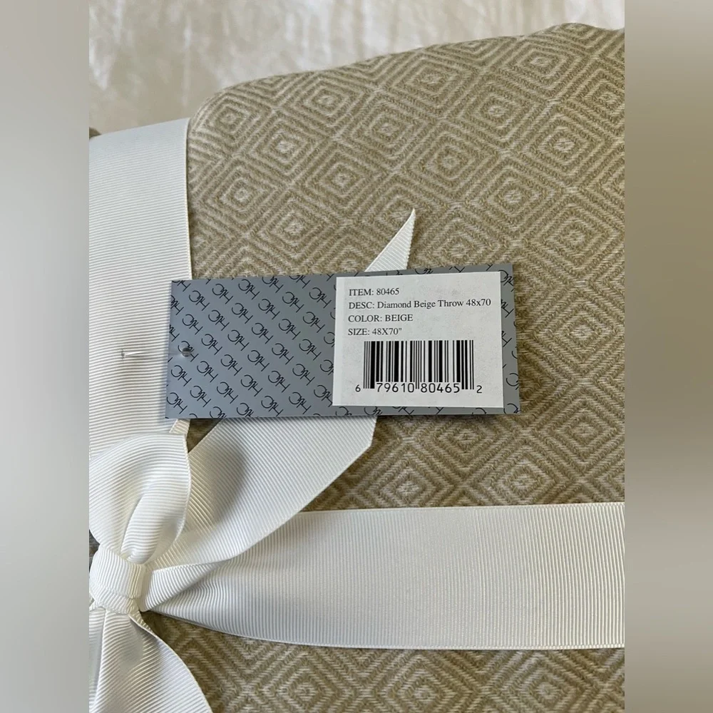 Hallmart Collectibles Grandeur Diamond Decorative Knit Fringed Throw | Beige NWT